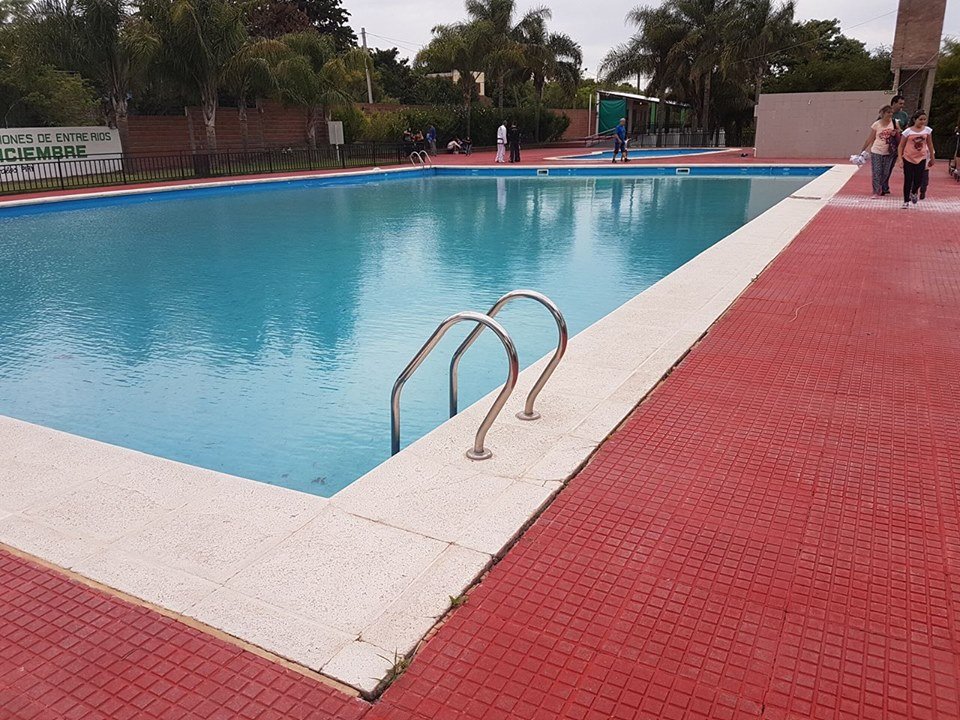 Campus infantil en Paraná, vista de la pileta